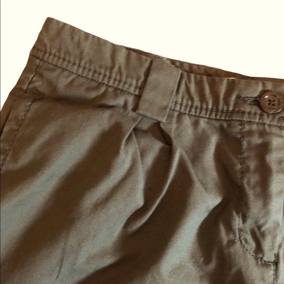 Old Navy Hunter Green Pleated Stretch Mid Rise Cuffed Shorts size 10 - Picture 2 of 9